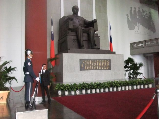 初台北の時、来た気がしてきた。。。<br /><br />ナヨンも私もさら〜っと見て外へ。