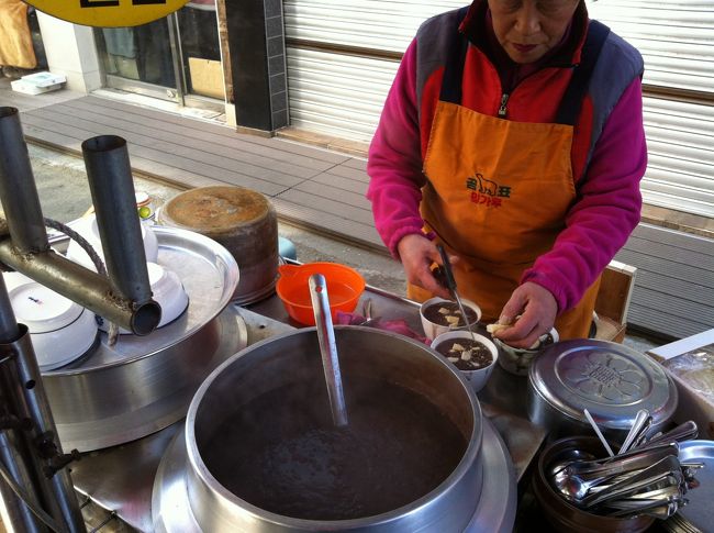 これも、食べたかったものの１つ。甘さおさえめで、切ったもちを入れるのが、韓流のようです。