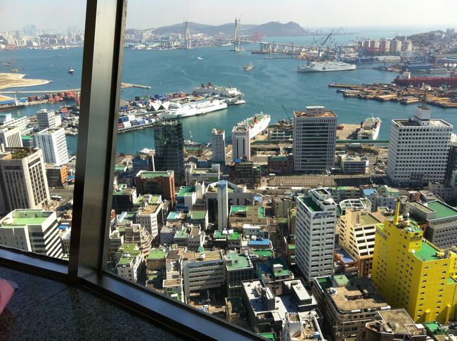 釜山タワーからです。きれいな海と爽やかな空に感謝、感激です。