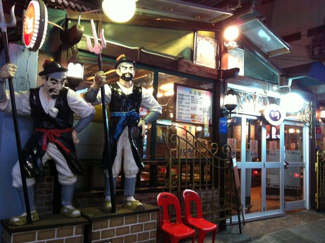 さあ、夜です。ソミョン(西面)へ来ました。捕盗庁と書いてポトチョンと読みます。韓国時代劇では良く出て来るワードで、今で言う警察にあたると思います。