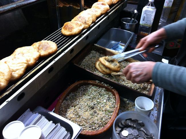 ロッテホテル周辺の屋台街で、またもやホットクを食べました。