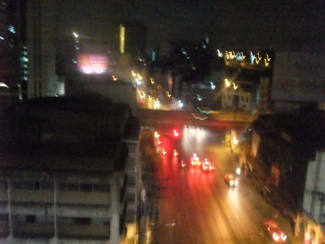 翌朝は８時半発の便なので、５時半に起きて６時始発のエアポートレールで空港へ。