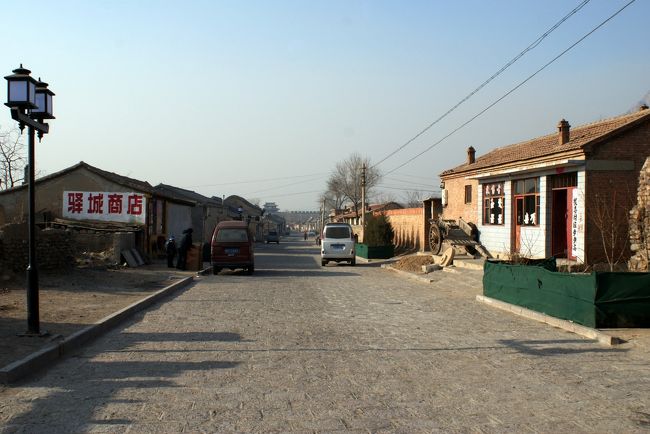 その東西の広い大通り<br />