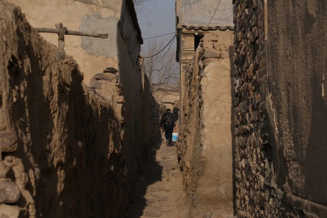 通りを歩いてきた人が路地に入ってゆきました。<br />ついてゆきたい気持ちを抑えます。<br />