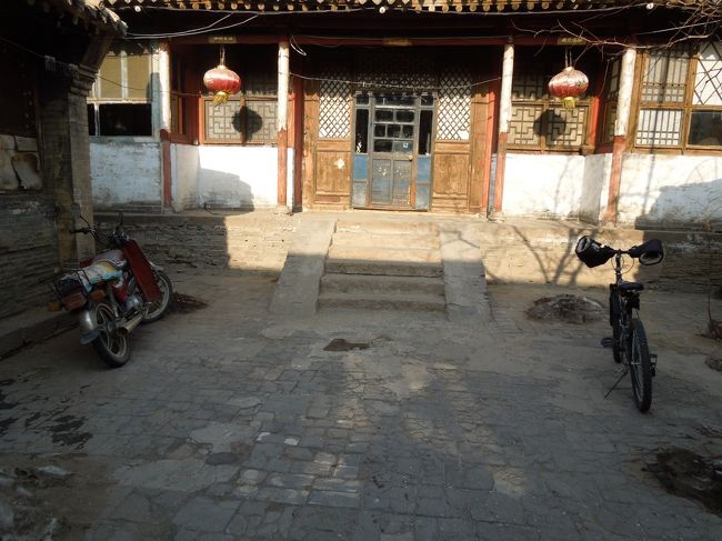 中に入って声をかけますが、誰もいません。<br />