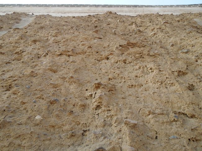 城壁は一面煉瓦に覆われているわけではありません。<br />