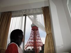 いつも、どこでも1人で行くことが多いので、自分の写真があまりないんですよね。
せっかくなので、セルフタイマーも（初めて）使ってみることにしました(笑)

このあと、1時間ぐらいで大事な用事を済ませた後は、銀ブラでもしてから帰るつもりだったのですが、3時間もかかってしまい、銀ブラどころか、羽田空港では、搭乗時刻ギリギリの人が使える優先レーンを初めて利用するはめに^_^;