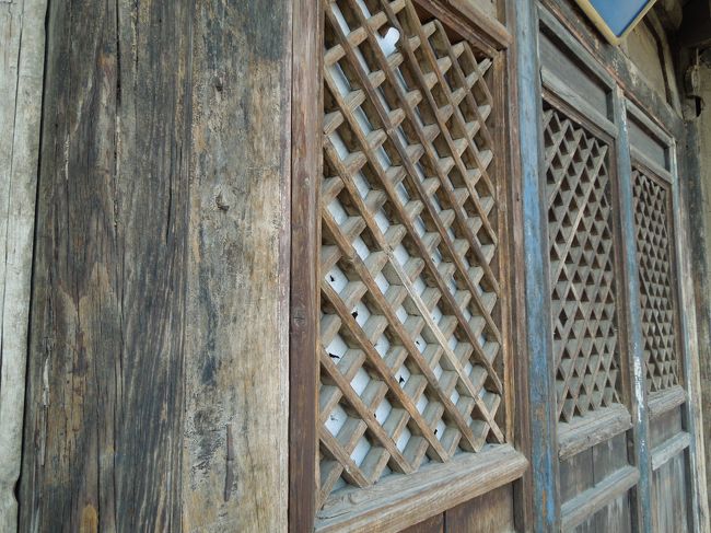 再び指揮署、賀家大院に戻って、大声で「誰かいませんか？」と叫ぶと、おばちゃんが出てきました。<br />「西太后が泊まったのはここ？」と聞くと「左の路地を入って、左側だよ」と教えてくれました。