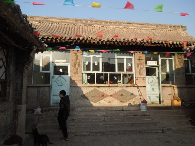 四合院の中に入って見ると…<br />右側の部屋に入って、お兄ちゃんに「慈禧太后」の場所はどこ？と聞きます。