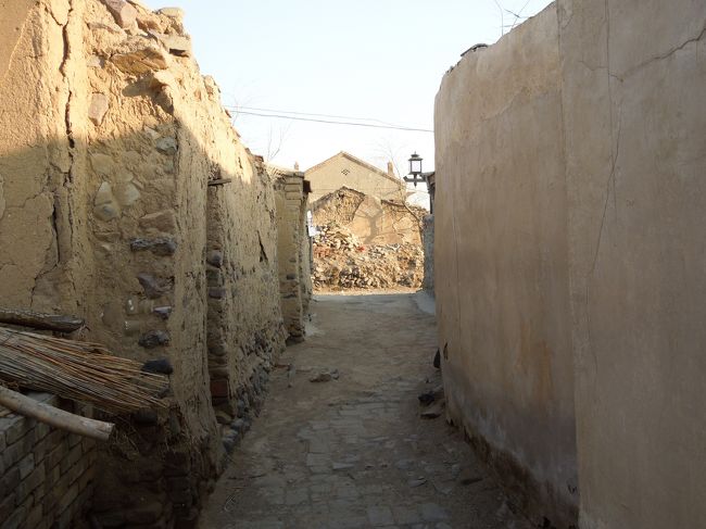 駅丞署をでて、また路地巡りを再開<br />