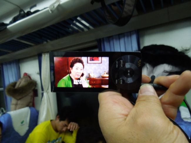 途中、秘密兵器をだすも、集中できません。<br />というのも、彼らはどこへ行くやらひっきりなしにデッキの方に行ったり来たりするんで…<br />