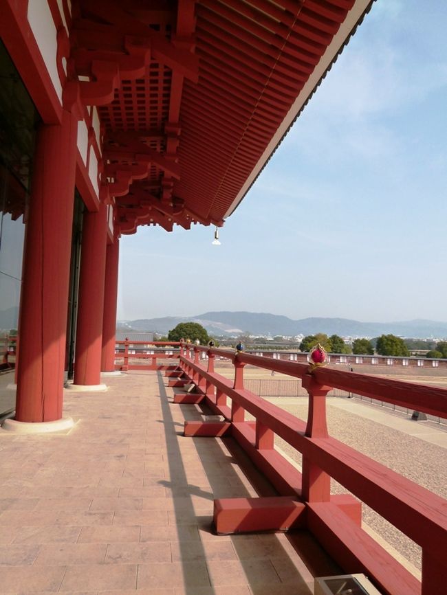 バルコニーを歩いて正面から入ります。正面約44m、側面約20ｍ。