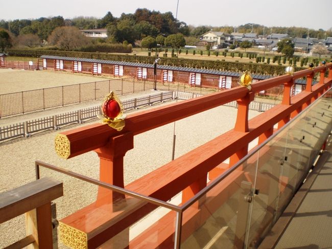 高欄には５色の宝珠が・・