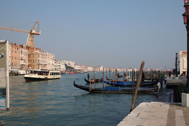 サルーテ教会に戻りまたヴァポレットに乗ります。<br /><br />サンマルコ広場がすぐそこに見える！