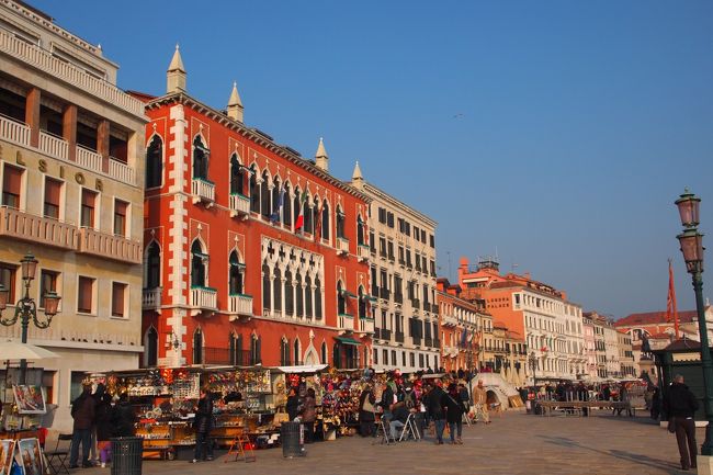 降りるとやっぱりとてもにぎわっている。