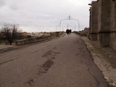 ポン・ヴィル（古い橋）です。
こちらは歩行者専用路です。