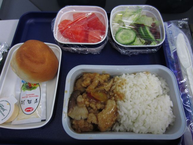 2/7　MU563　上海21:30→デリー02:05、の予定が2時間遅れで上海出発…<br /><br />機内食