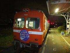 駅で待っていると１両編成の電車が入って来ました。
これに乗って終点の吉原駅を目指しました。