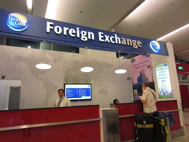 両替しました。<br /><br />40USドル＝1800ルピー