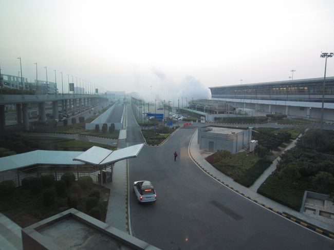 朝ですなぁ。<br /><br />次のフライトがあるので、空港から外には出てません。