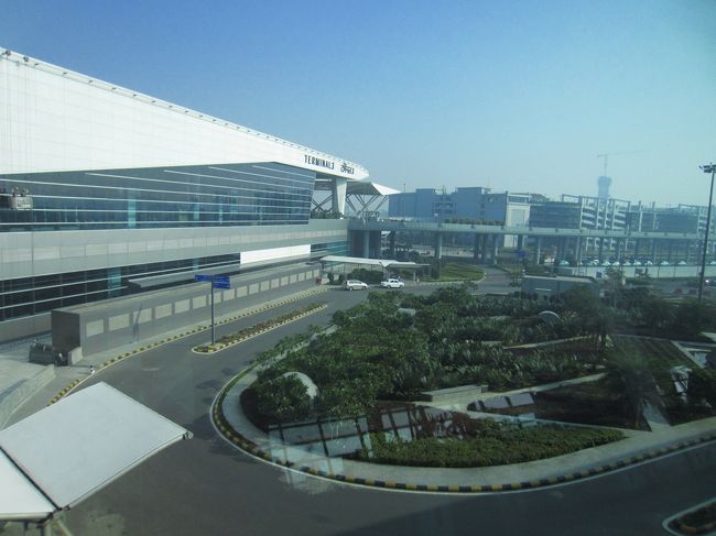 近代的！<br /><br />空港だけしか見てませんが、デリー人がコルカタをバカにしていた理由がよくわかりました。