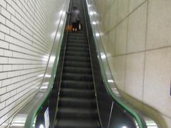 勾当台公園駅から仙台駅へ地下鉄を利用しましたが、
エスカレーターの長さに思わずパチリ。