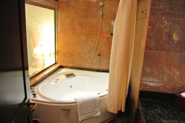 まさかのジャグジー！風呂広っ！