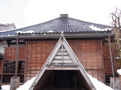妙立寺は、「忍者寺」と呼ばれるほど、内部の構造が複雑です。

それもそのはず、金沢藩が攻撃された時の櫓にするためだったそうです。

内部の撮影は禁止なので、パンフレットから写真をピックアップします。
