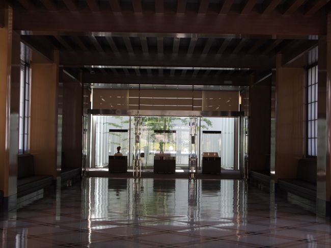 大和文華館に入りました。<br />館内は、撮影禁止です。<br />特別企画展として、「花の美、石の美、庭園の美」が行われており、これに関連する、掛け軸や書や屏風、皿や坪、そして石そのものなどが展示されています。<br />