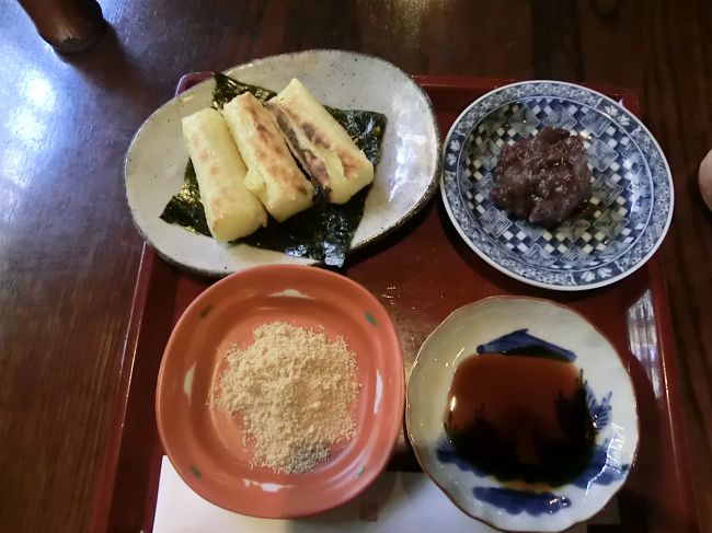 私はきび入り焼き餅を注文。<br />あんこ、きな粉、お醤油をそれぞれつけていただきます。<br /><br />お醤油が一番美味しかったな。<br /><br />Ｍさんはわらび餅を食べていました。