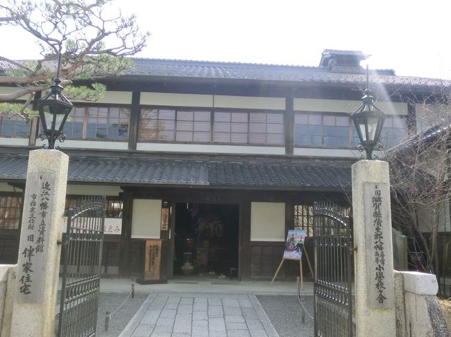 郷土資料館の真ん前に建つ旧伴家住宅。