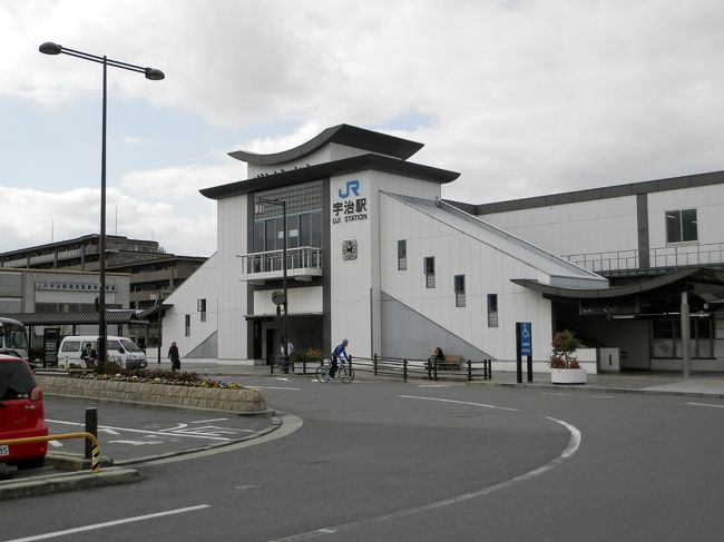 とぼとぼ駅に戻り<br />伏見稲荷を目指す事にしたの。