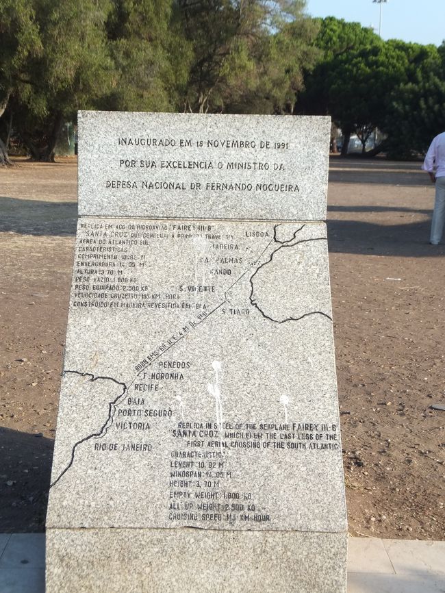 ８：５６　ベレン地区の観光<br /><br />リスボン〜リオ・デ・ジャネイロ間の飛行について記された石碑
