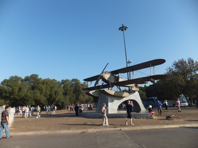 １９２２年、南アトランティック飛行路を成し遂げた、飛行士の功績を称えたものだそうです。<br />（３／３０〜６／１７、飛行時間６２時間２６分、行程８３８３ｋｍ）