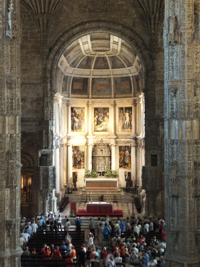 どうやら、ベレンの塔、発見のモニュメント、この修道院は観光コースのセットなので混み具合もさらに増しているようです。