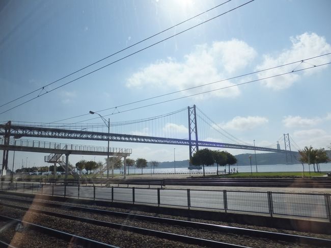 １１：１５　バスで移動。<br />４月２５日橋。<br />現在、再開発地域となっているようです。