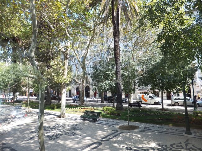 リベルダーデ大通り<br /><br />周辺はホテルがいっぱいあります。<br />宿泊がこの辺りだったら、観光ももっとしやすいのに残念。