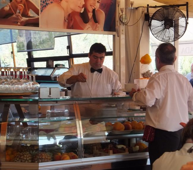 外には池もあり、眺めを楽しむこともできます。