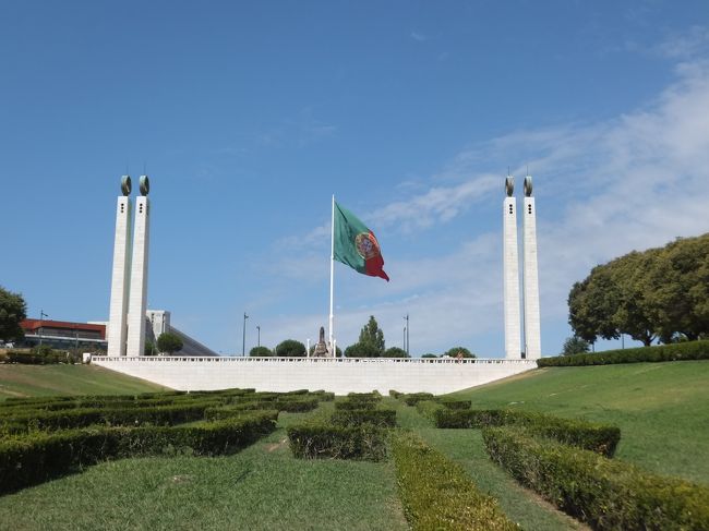 １３時過ぎ、フリータイム。<br />天気もいいので、お散歩がてら遊歩道を下っていきました。<br />公園の緑がとても気持ちよかったです。<br /><br />