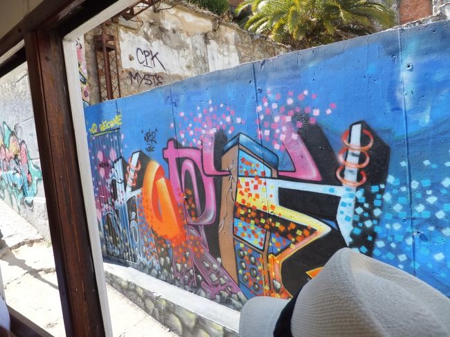 素敵な街並みなのに、落書きが残念。