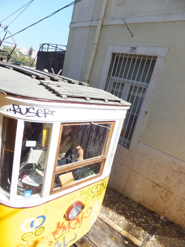 先程乗ったケーブルカーで再び降ります。