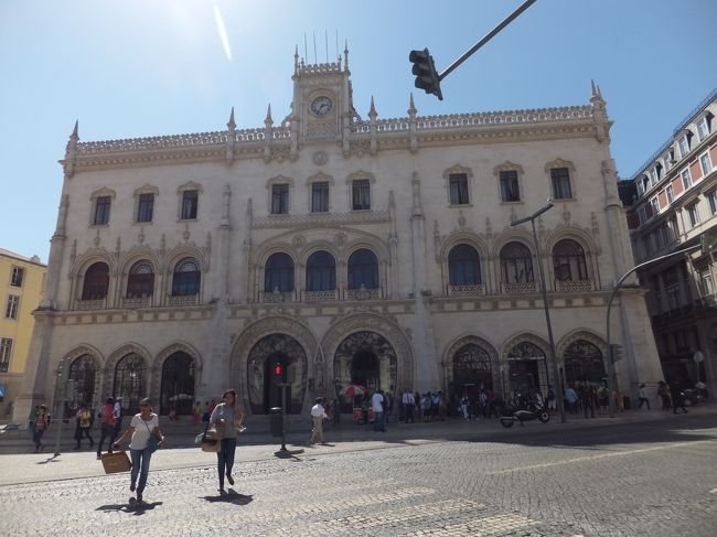 ロシオ駅<br />ネオ・マヌエル様式の駅舎で、夜はライトアップもされるようです。