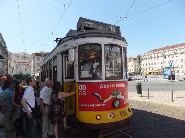 １５時　フィガロ広場より１２番のトラムに乗ります。<br />これだと乗り換えしないで、またここに戻ってきます。