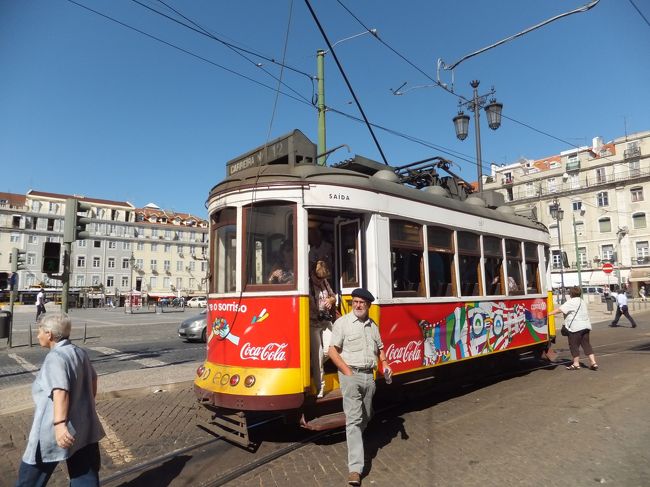 １５：２８　フィガロ広場到着。<br /><br />少し休憩ということで、カフェを探します。<br />