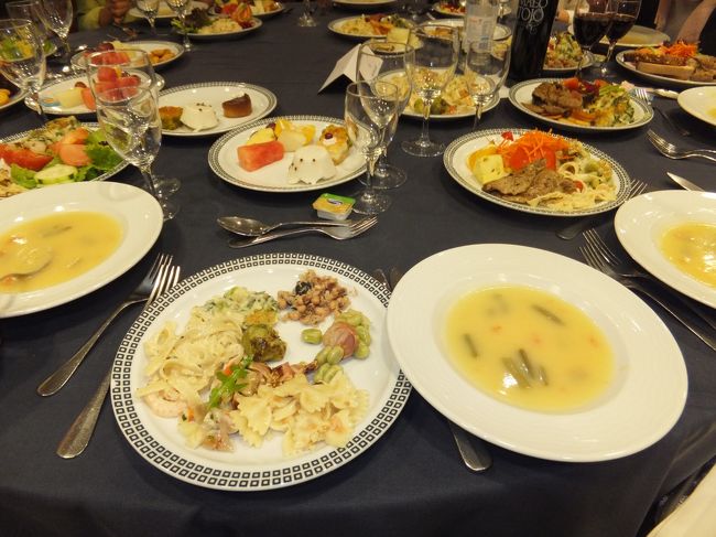 写真を見ると、お肉は結構食べたのでパスタや豆などをメインに選んでいたようですね。<br />スイーツは何だろう？と思う物も試しましたが、基本的に甘かったです。<br /><br />ＯＰのロカ岬もシントラもとても良かったようです。<br /><br />朝が早いので名残惜しいですが、早めに引き上げました。