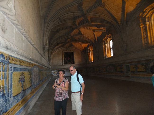 食堂<br />奥行きは５０ｍくらい。