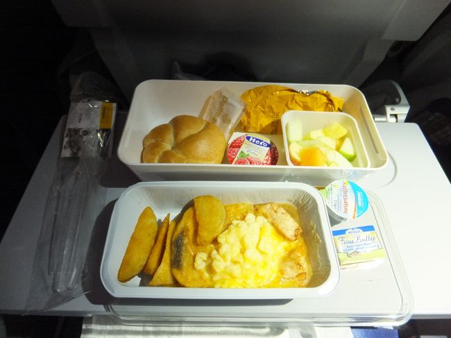 ９/２２（土）日本時間６：１４(スペイン２３：１４）<br /><br />朝食はだいたいオムレツかスクランブルエッグですね。