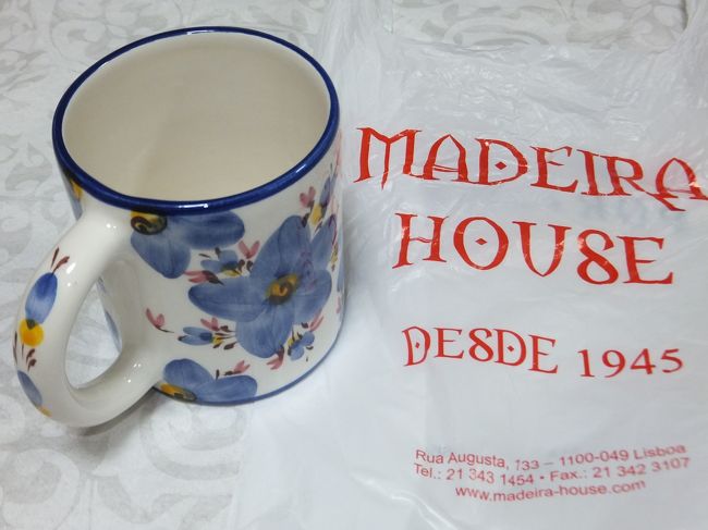 ポルトガルで買ったマグカップ<br />見た目よりもとっても軽いです。<br />お店の方も、割れないように丁寧に包んでくれました。