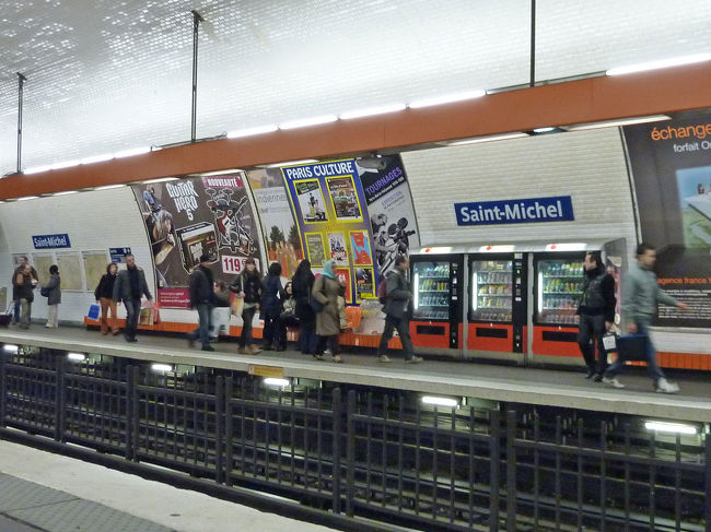 地下鉄サン・ミシェル駅。