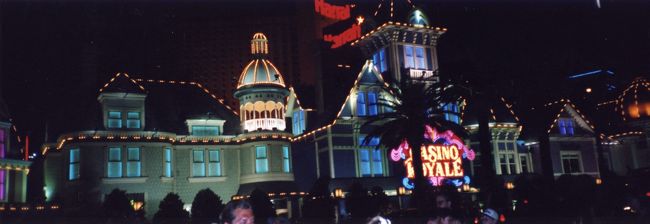 ネオンが凄いです。